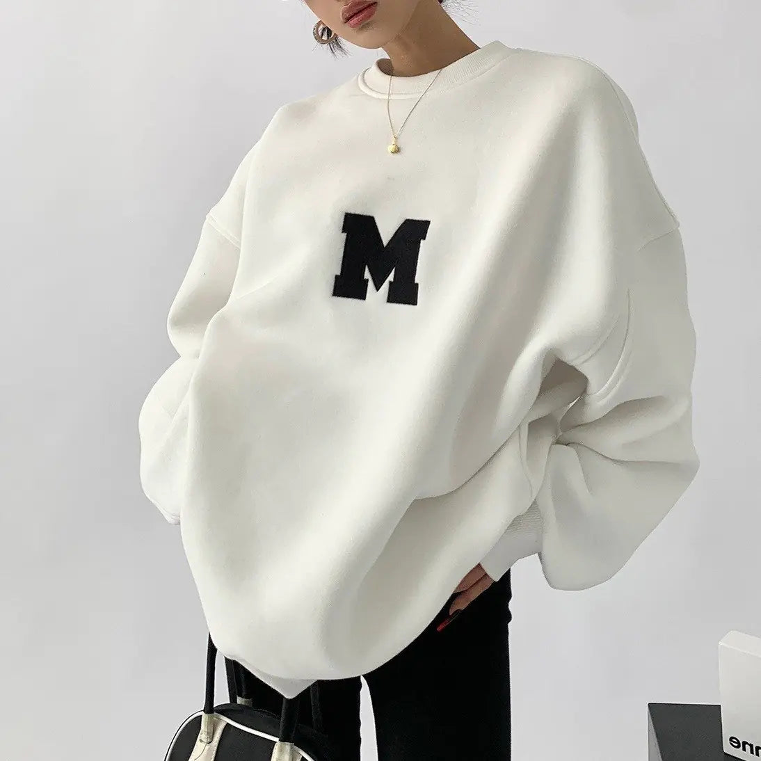 Women's Loose Embroidered Round Neck Sweatshirt